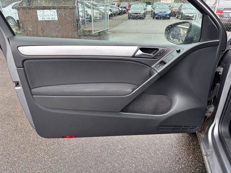 Used 2010 Volkswagen Golf 2-Door image 9