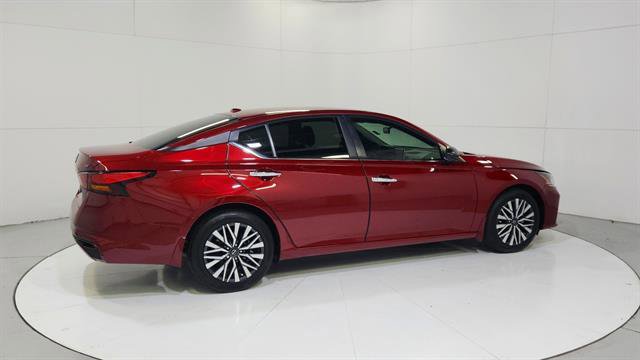 Certified 2024 Nissan Altima 2.5 SV FWD image 8