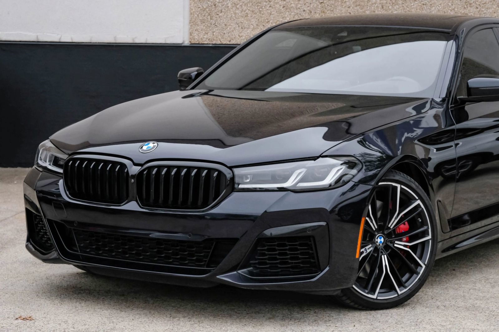 Used 2023 BMW M550i xDrive w/ Executive Package AWD/4WD image 5