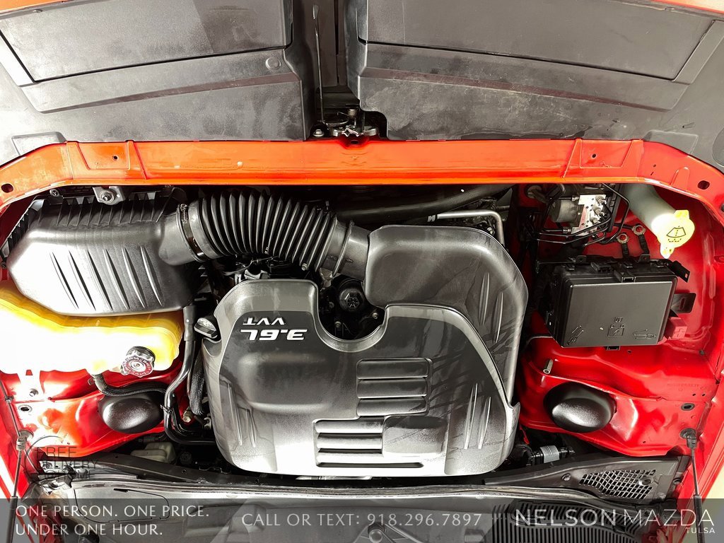 Used 2015 Dodge Challenger SXT image 36