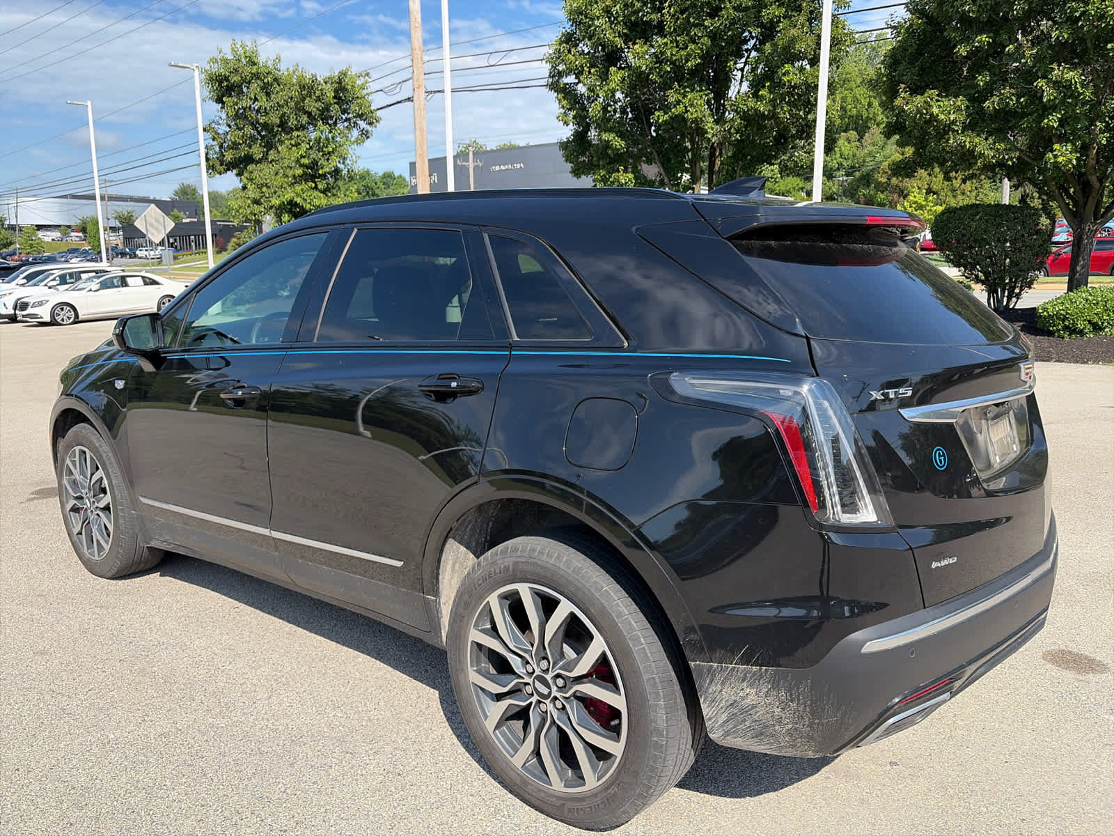 Certified 2023 Cadillac XT5 Sportv AWD/4WD image 2