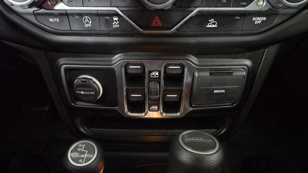 Used 2022 Jeep Gladiator Willys image 25