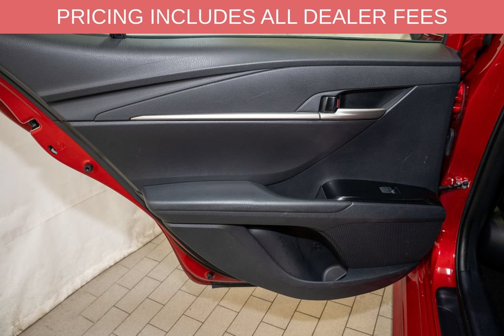 Used 2025 Toyota Camry SE FWD image 9
