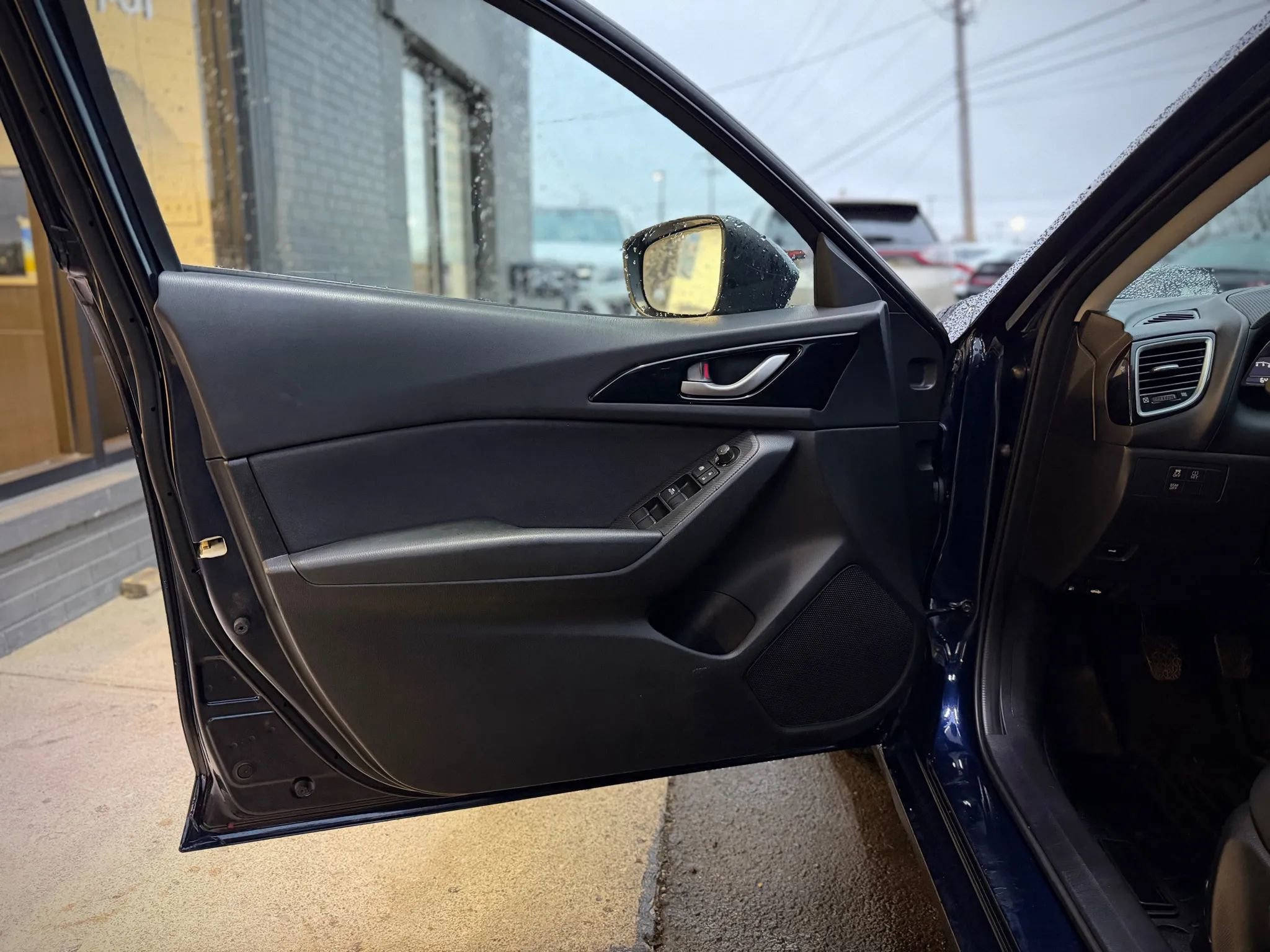 Used 2015 MAZDA MAZDA3 i Touring image 7