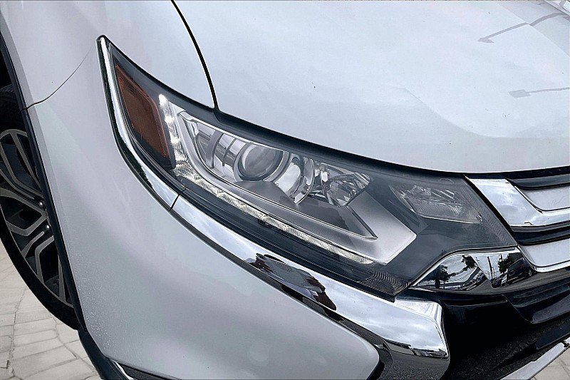 Used 2017 Mitsubishi Outlander SEL FWD image 23