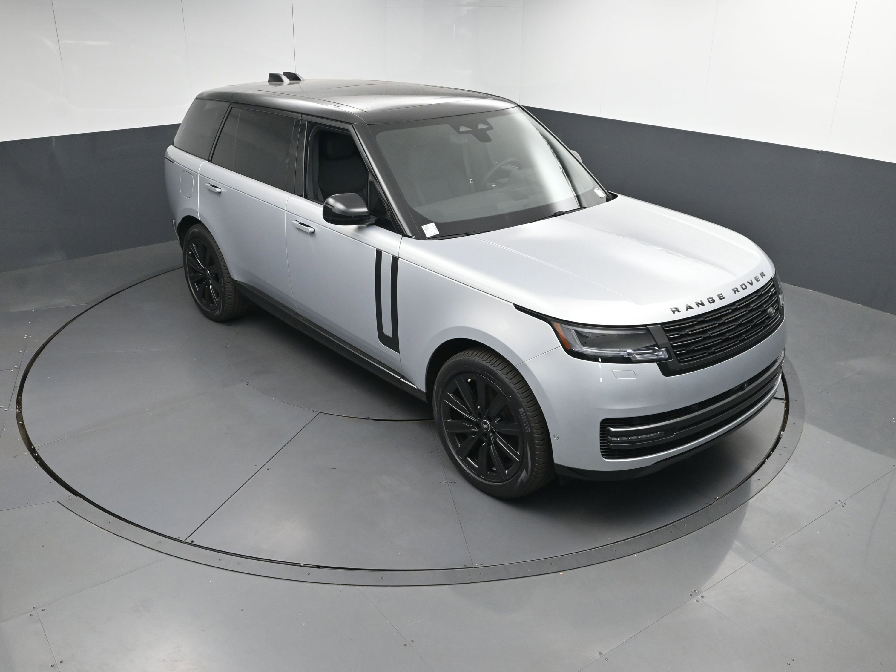 New 2025 Land Rover Range Rover Long Wheelbase SE image 36