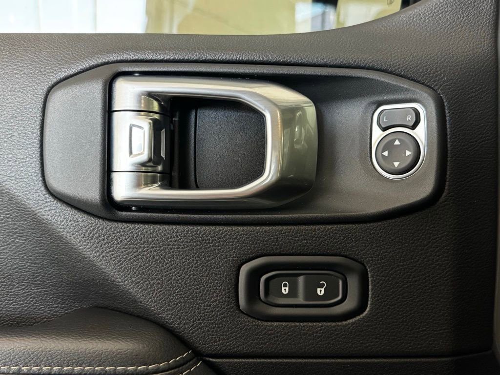 Certified 2022 Jeep Gladiator Overland w/ Popular Equipment Package image 12