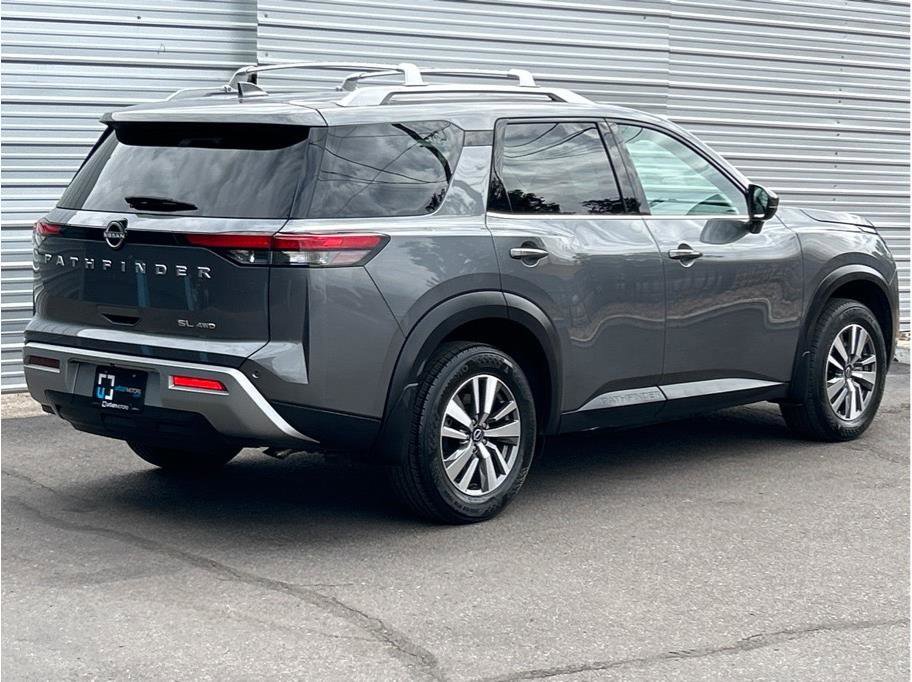 Used 2024 Nissan Pathfinder SL image 3