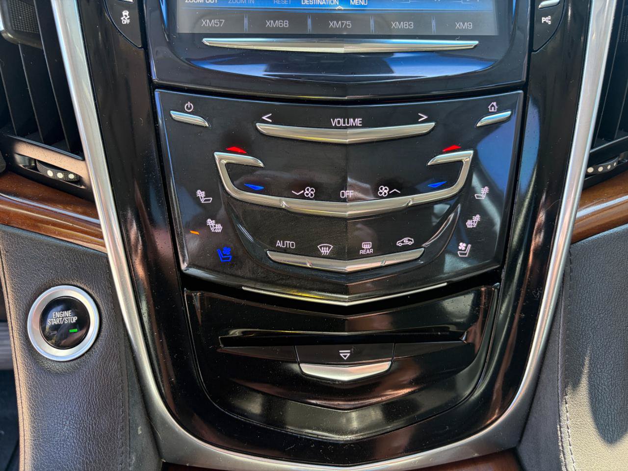 Used 2018 Cadillac Escalade Luxury AWD/4WD image 26