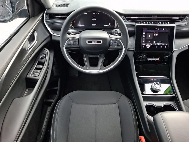 Used 2023 Jeep Grand Cherokee Laredo X AWD/4WD image 11