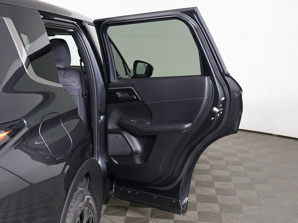 New 2026 Mitsubishi Outlander SE FWD image 24