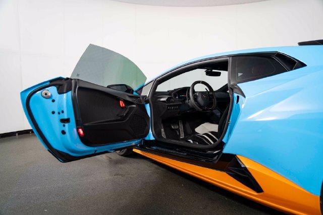 Used 2021 Lamborghini Huracan STO RWD image 14