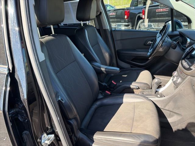 Used 2019 Chevrolet Trax LT w/ LT Convenience Package AWD/4WD image 11