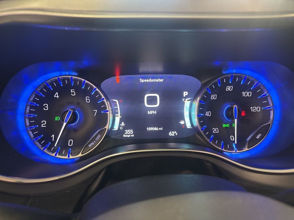 Used 2018 Chrysler Pacifica Limited w/ Advanced Safetytec Group image 2