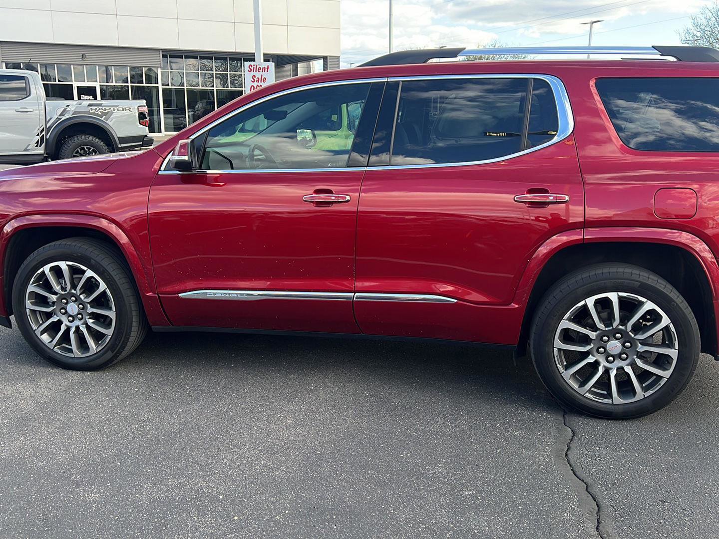 Used 2021 GMC Acadia Denali w/ Denali Ultimate Package AWD/4WD image 10