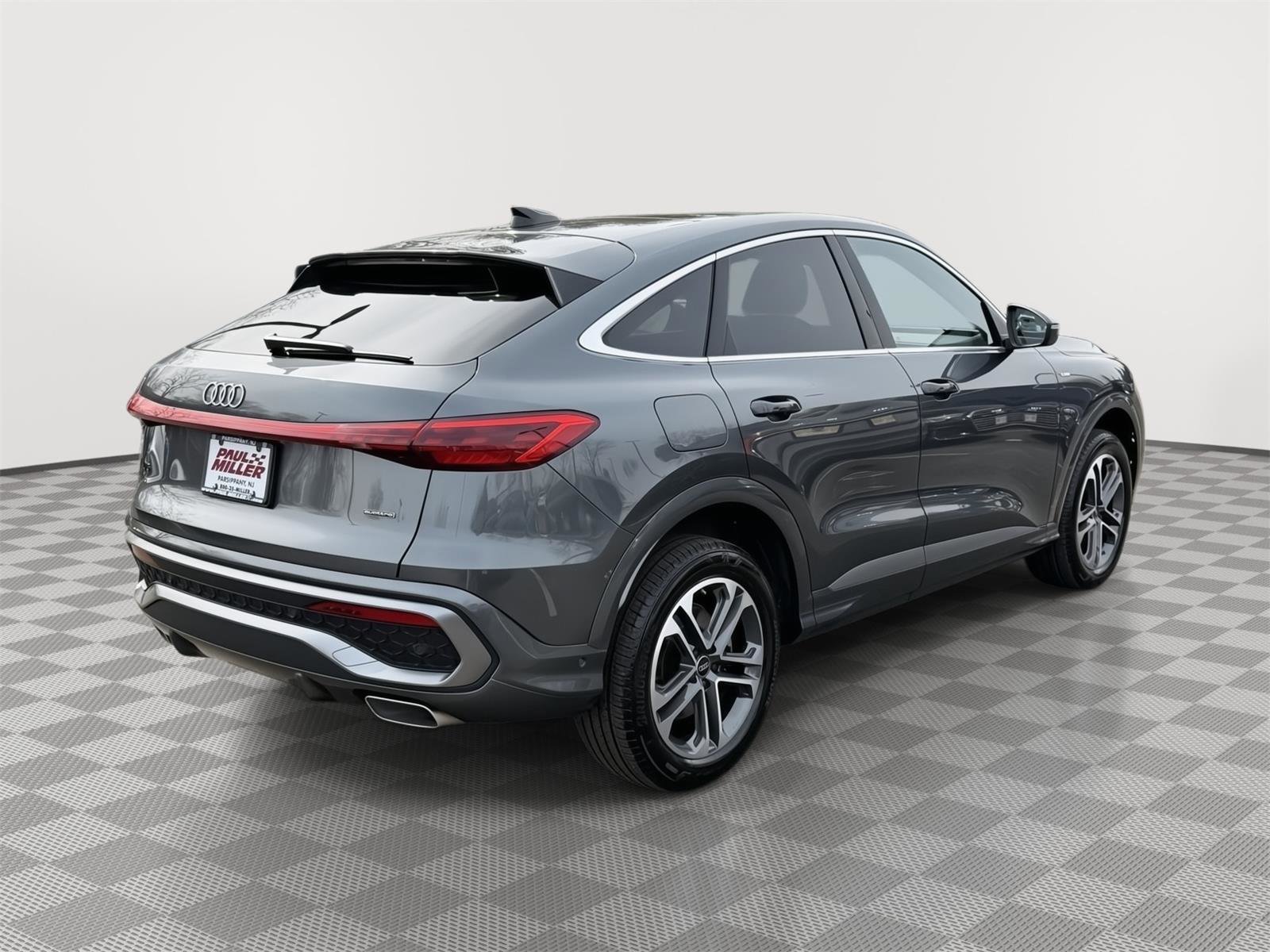 Used 2025 Audi Q5 Premium w/ Convenience Package image 6