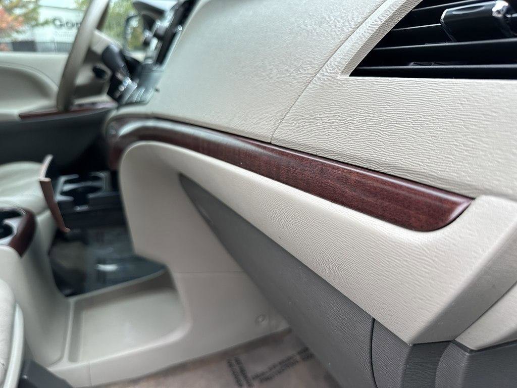 Used 2013 Toyota Sienna XLE FWD image 27