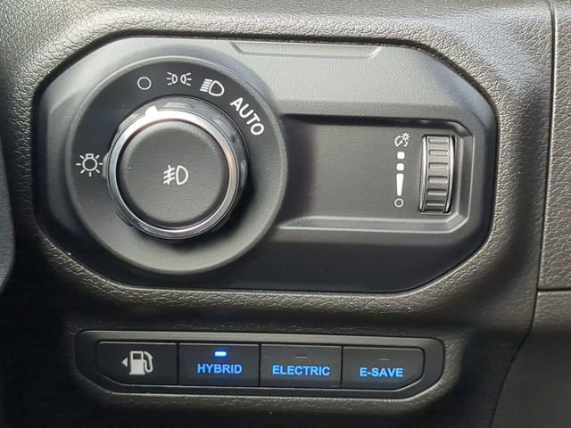 Used 2023 Jeep Wrangler Unlimited Sahara AWD/4WD image 26