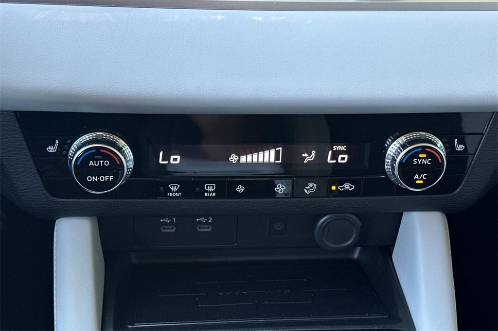 New 2025 Mitsubishi Outlander SE image 21