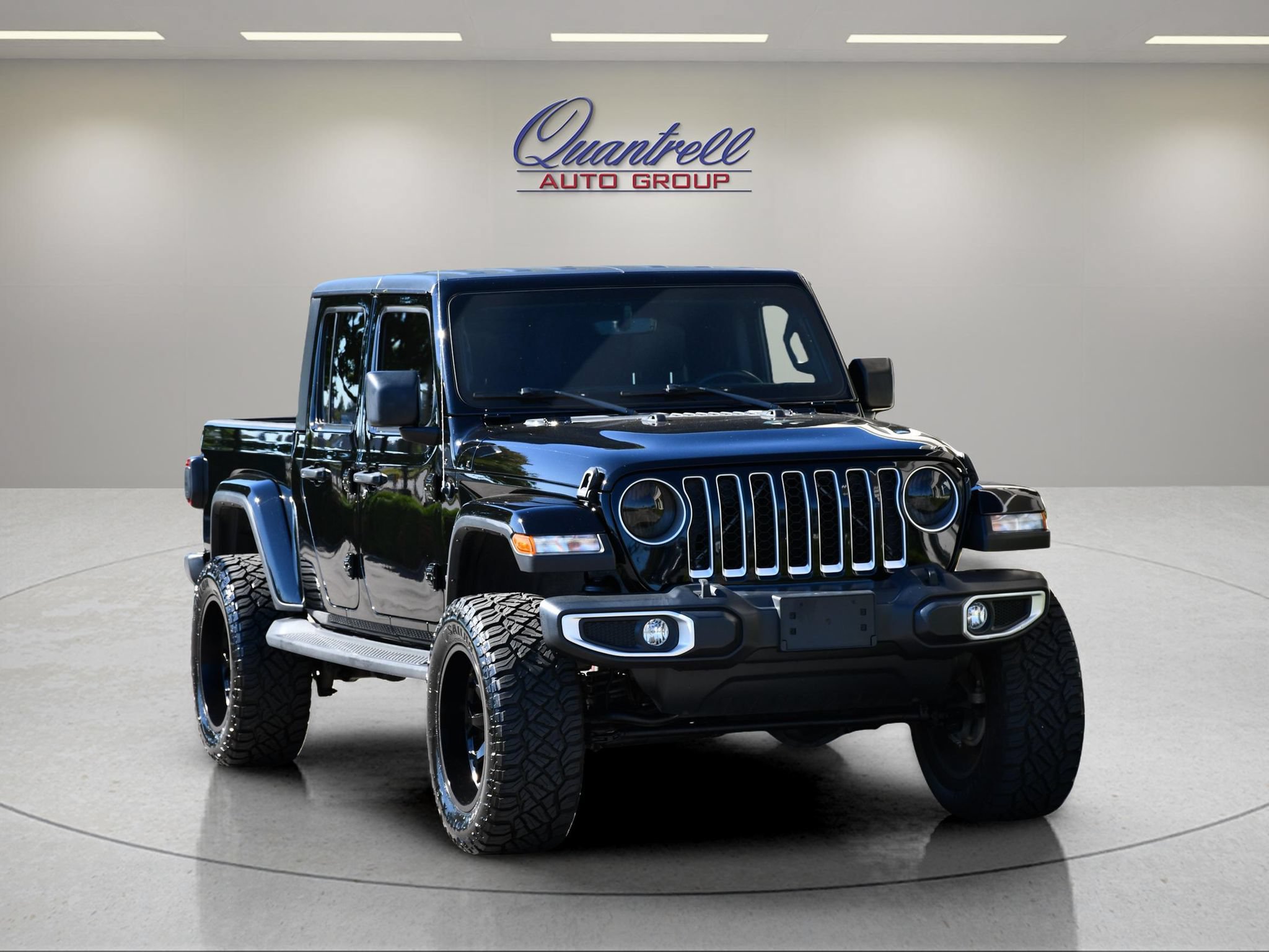 Used 2021 Jeep Gladiator Overland w/ Popular Equipment Package AWD/4WD image 2