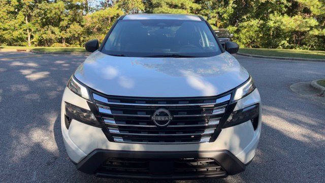 Used 2025 Nissan Rogue S AWD/4WD image 3