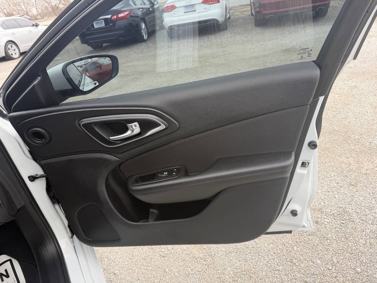 Used 2016 Chrysler 200 Limited image 17