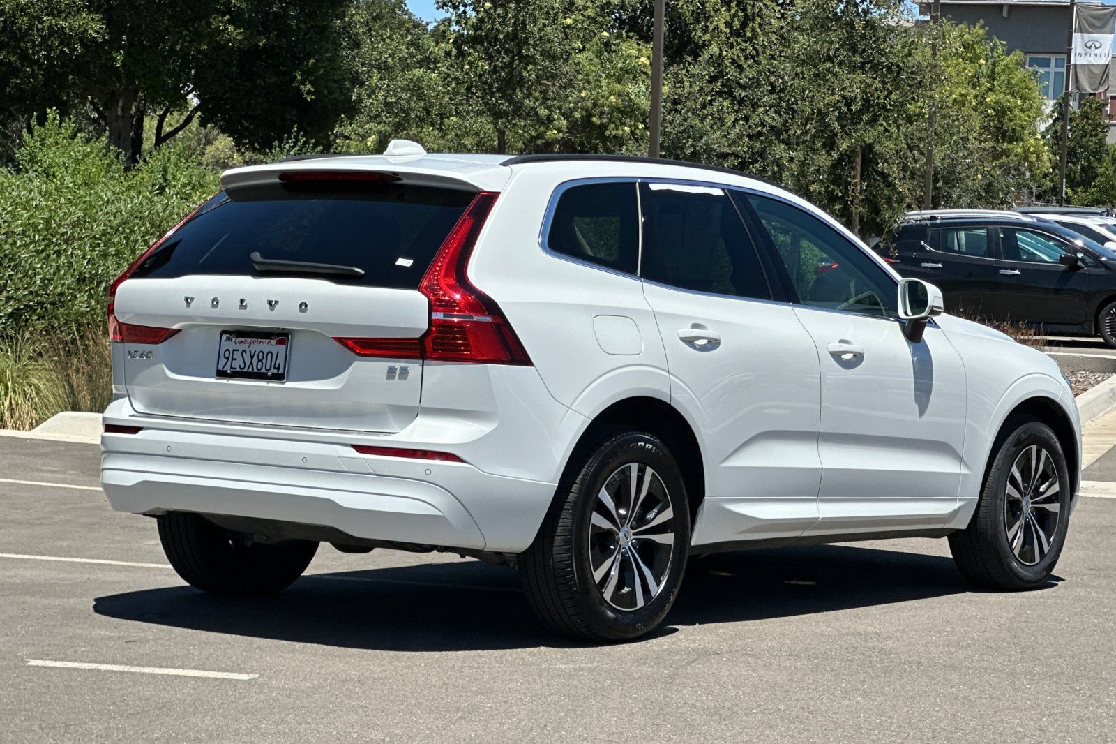 Used 2023 Volvo XC60 B5 Core w/ Protection Package Premier FWD image 4