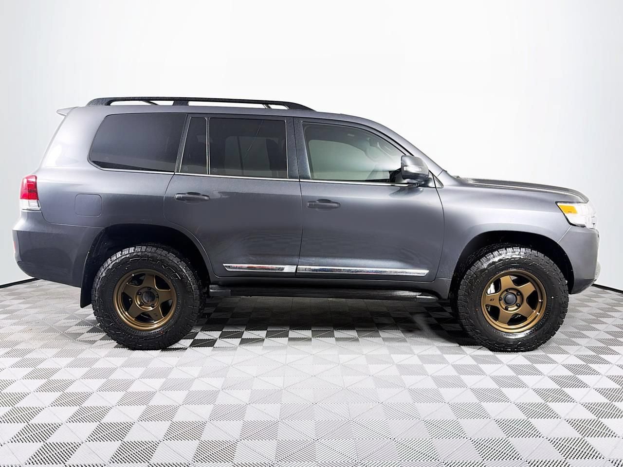 Used 2016 Toyota Land Cruiser AWD/4WD image 30