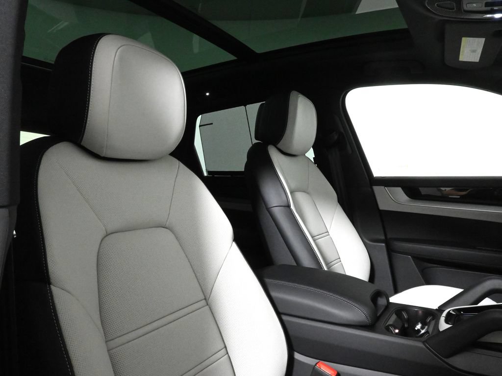Used 2026 Porsche Cayenne S AWD/4WD image 39