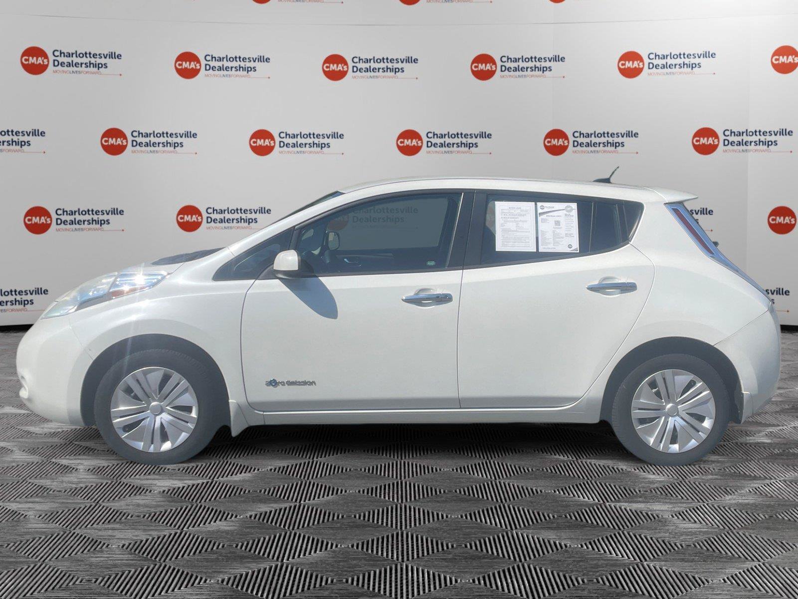 Used 2016 Nissan Leaf S w/ Charger Package FWD image 2
