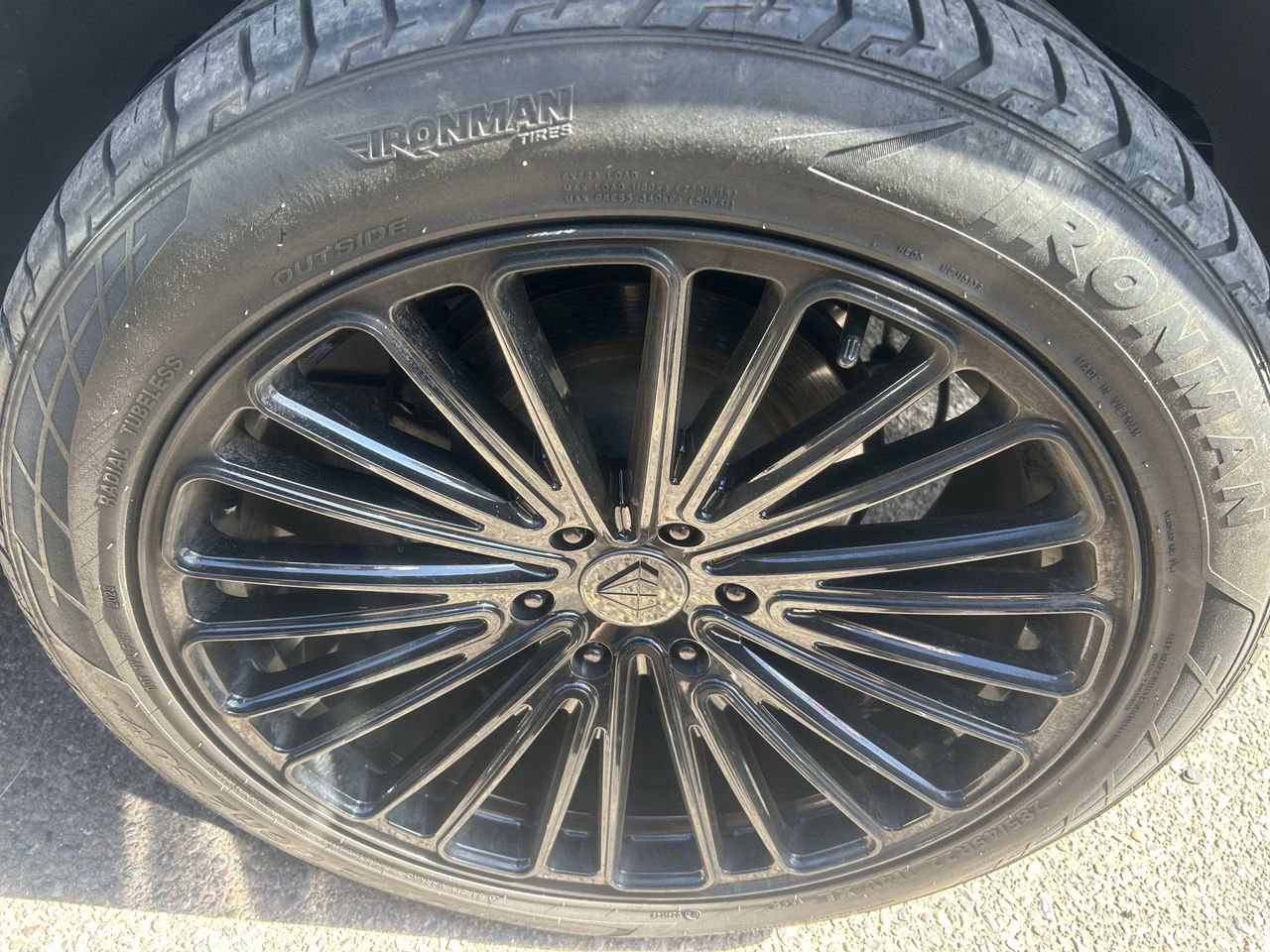 Used 2017 Cadillac Escalade Premium Luxury RWD image 7