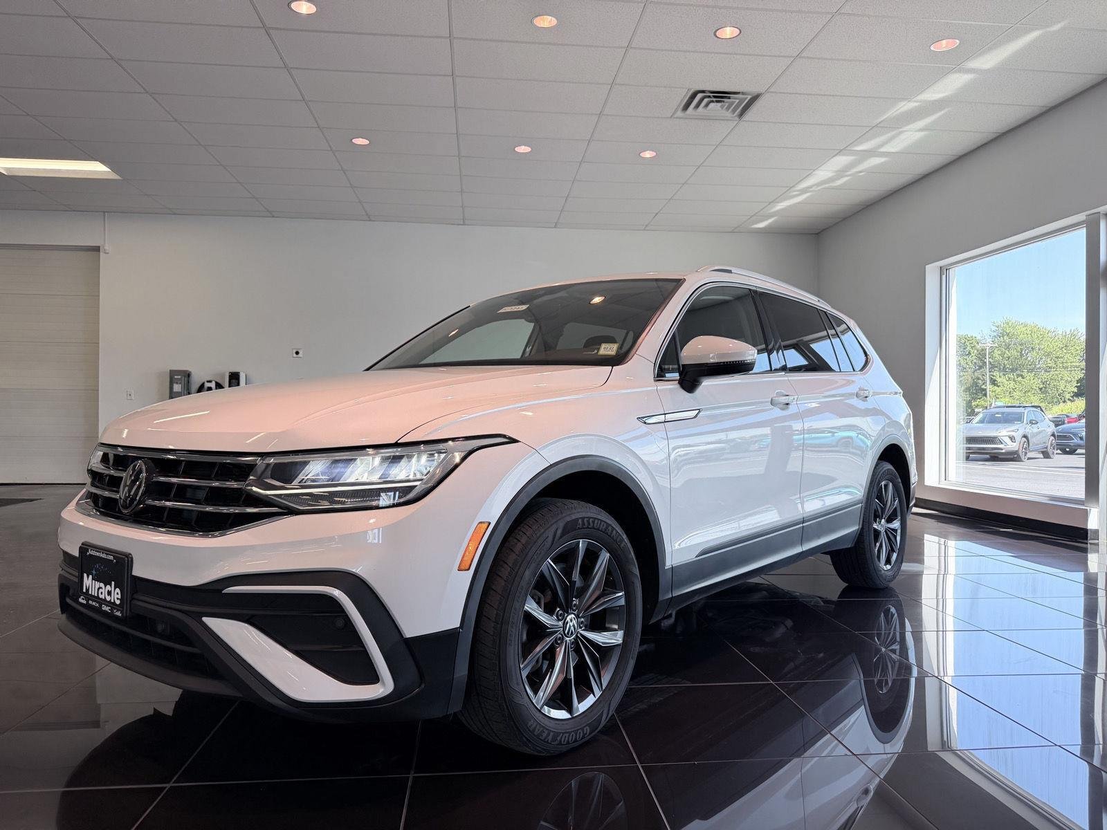 Used 2023 Volkswagen Tiguan SE AWD/4WD image 3