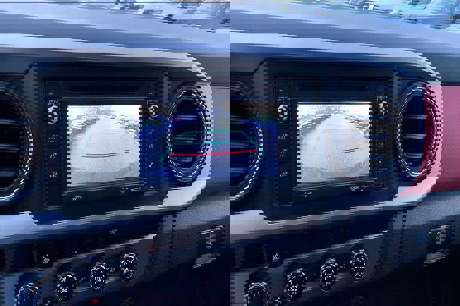 Used 2016 Toyota Tacoma SR5 w/ SR5 Appearance Package (SN) image 29