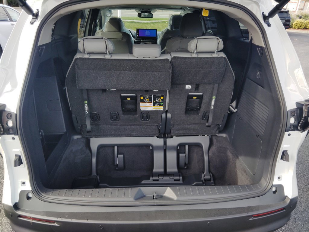 New 2026 Toyota Sienna XLE AWD/4WD image 13