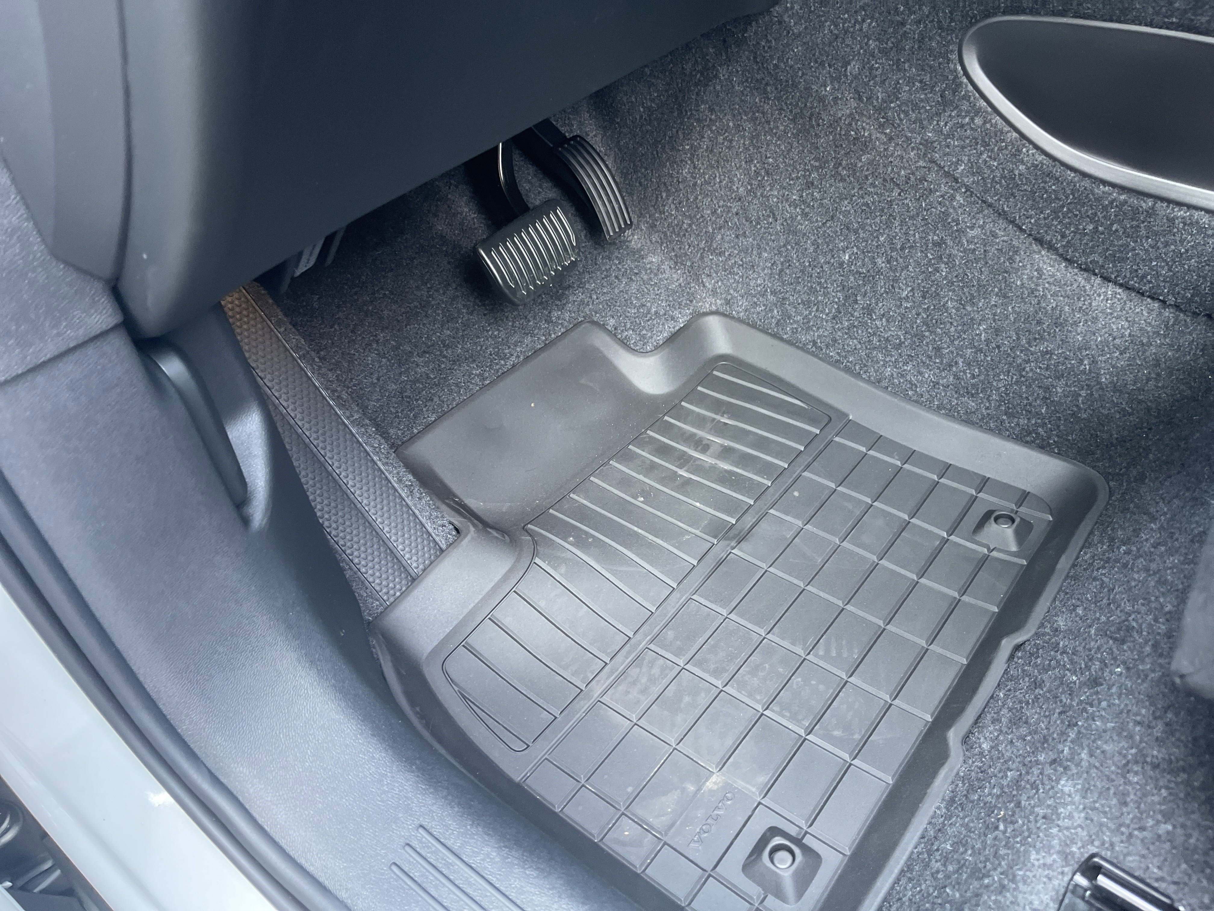 Used 2026 Volvo XC40 B5 Ultra w/ Protection Package Premier image 16