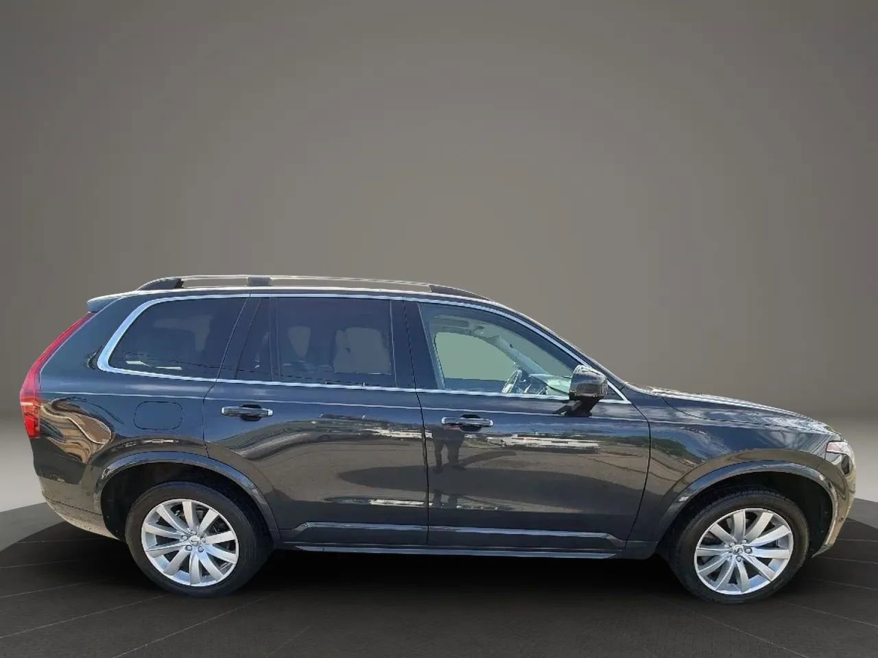 Used 2016 Volvo XC90 T6 Momentum w/ Momentum Plus Package AWD/4WD image 4