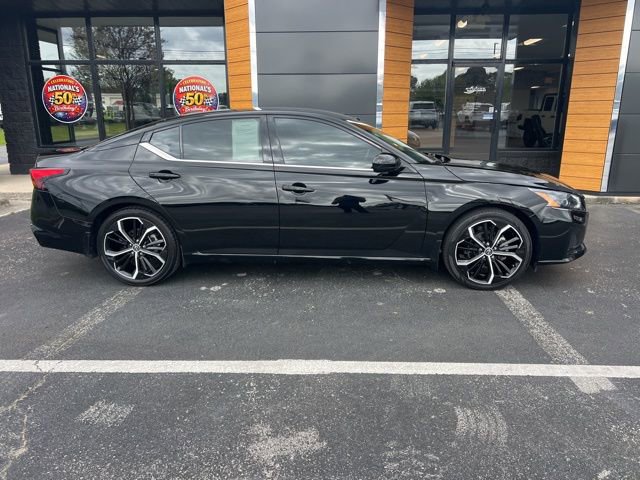 Used 2023 Nissan Altima 2.5 SR image 2