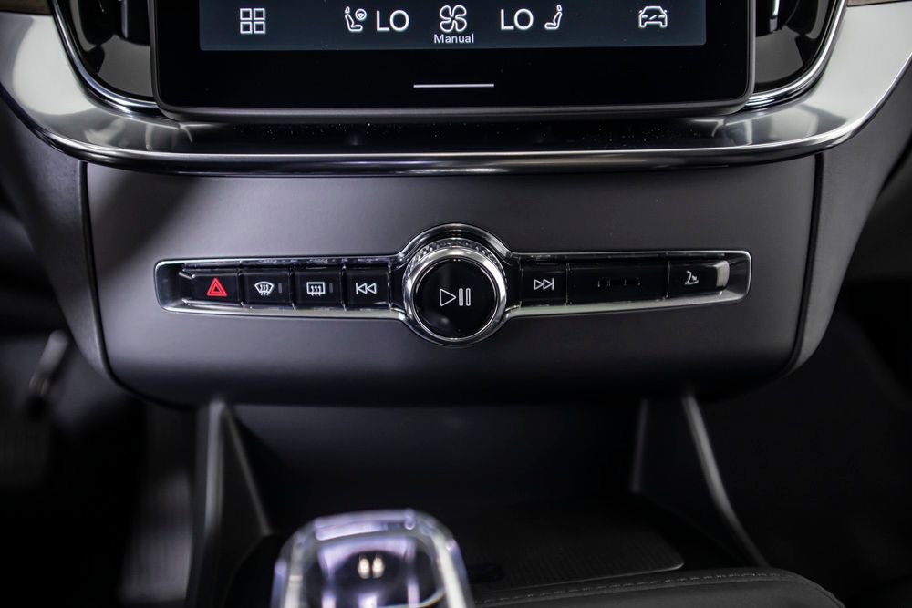 Used 2025 Volvo XC90 T8 Plus w/ Protection Package Premier image 35