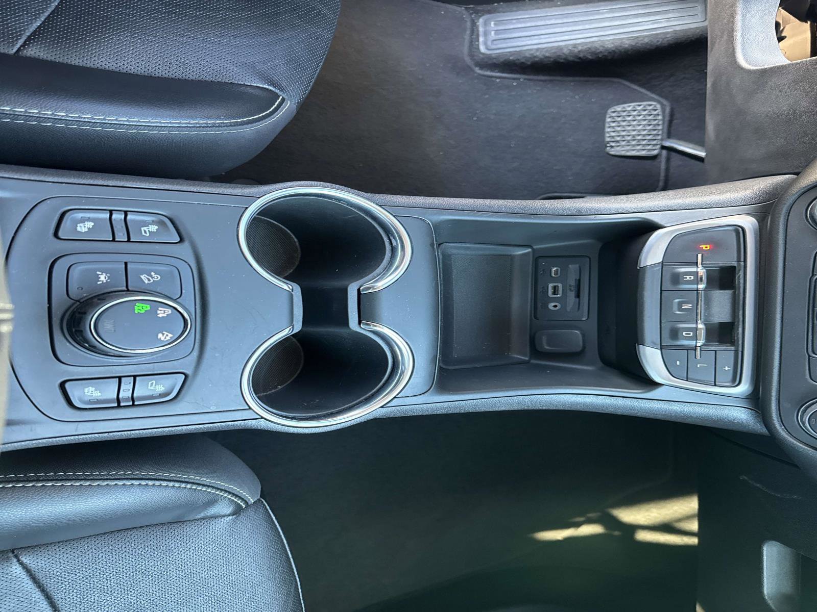 Used 2022 GMC Terrain SLT image 30