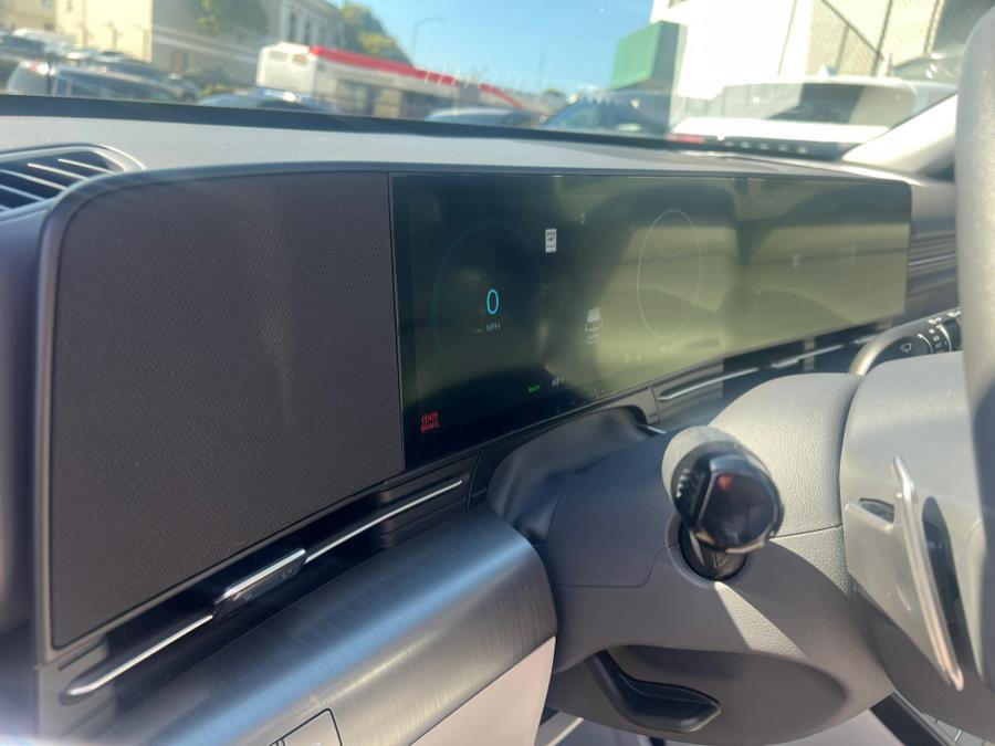 Used 2024 Hyundai Kona SE image 11