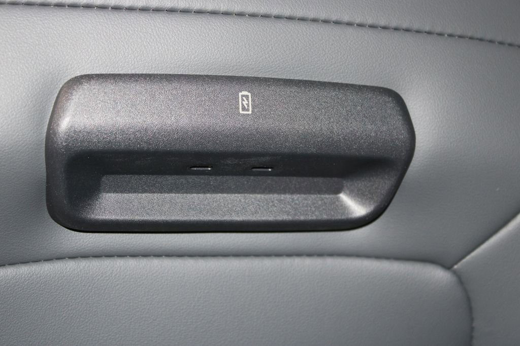 New 2026 Ford Expedition Active image 29