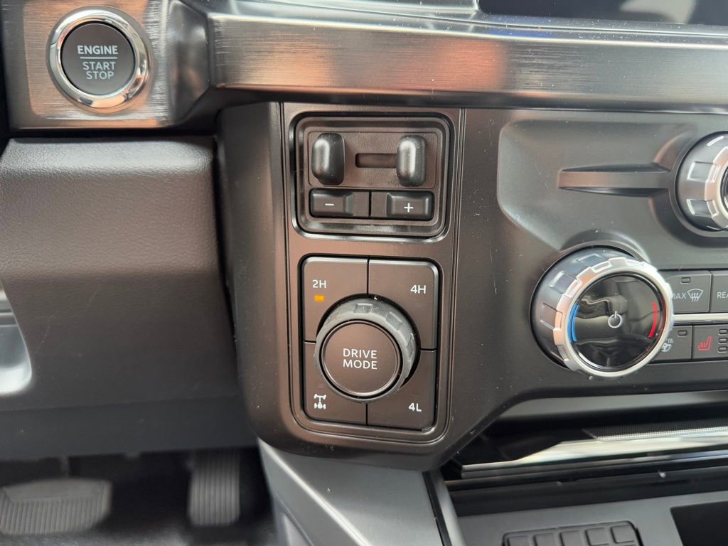 New 2026 Ford F250 Lariat w/ Black Appearance Package image 27