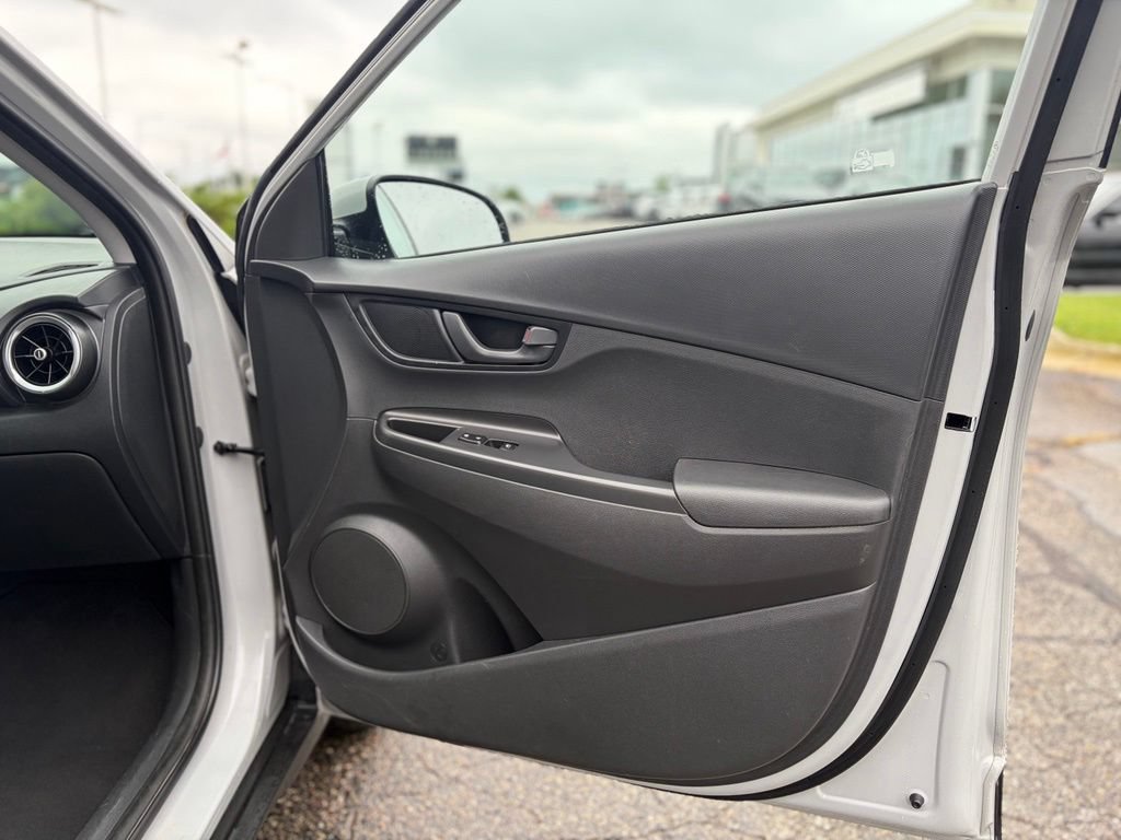 Used 2022 Hyundai Kona SE AWD/4WD image 13