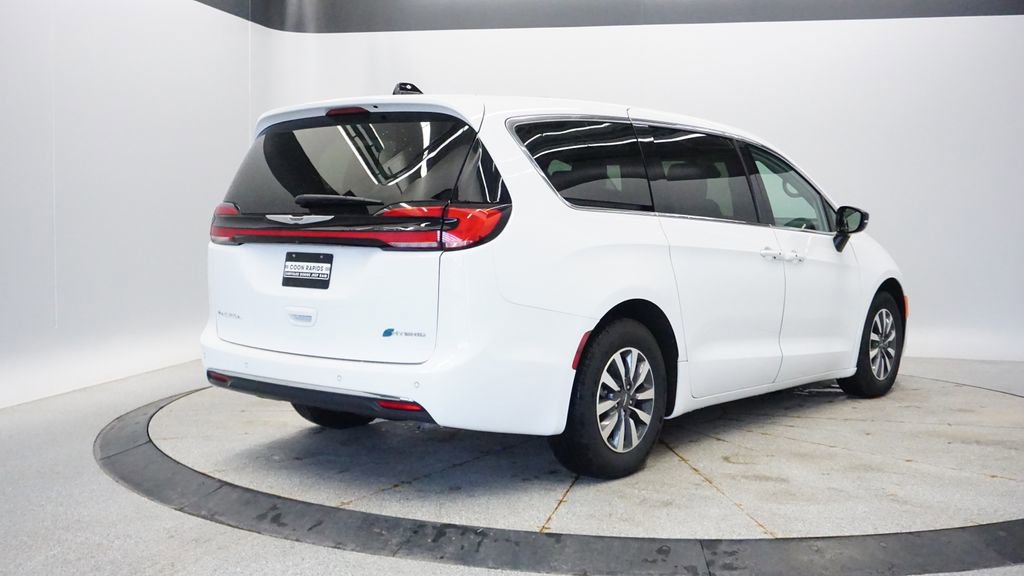 Used 2024 Chrysler Pacifica Limited FWD image 6
