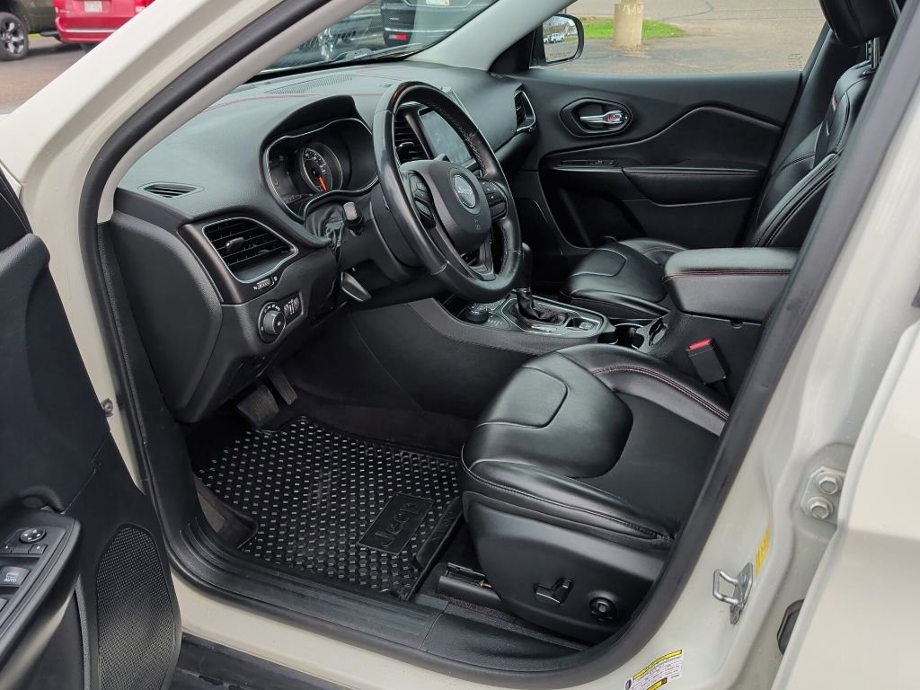 Used 2019 Jeep Cherokee Trailhawk w/ Cold Weather Group AWD/4WD image 29