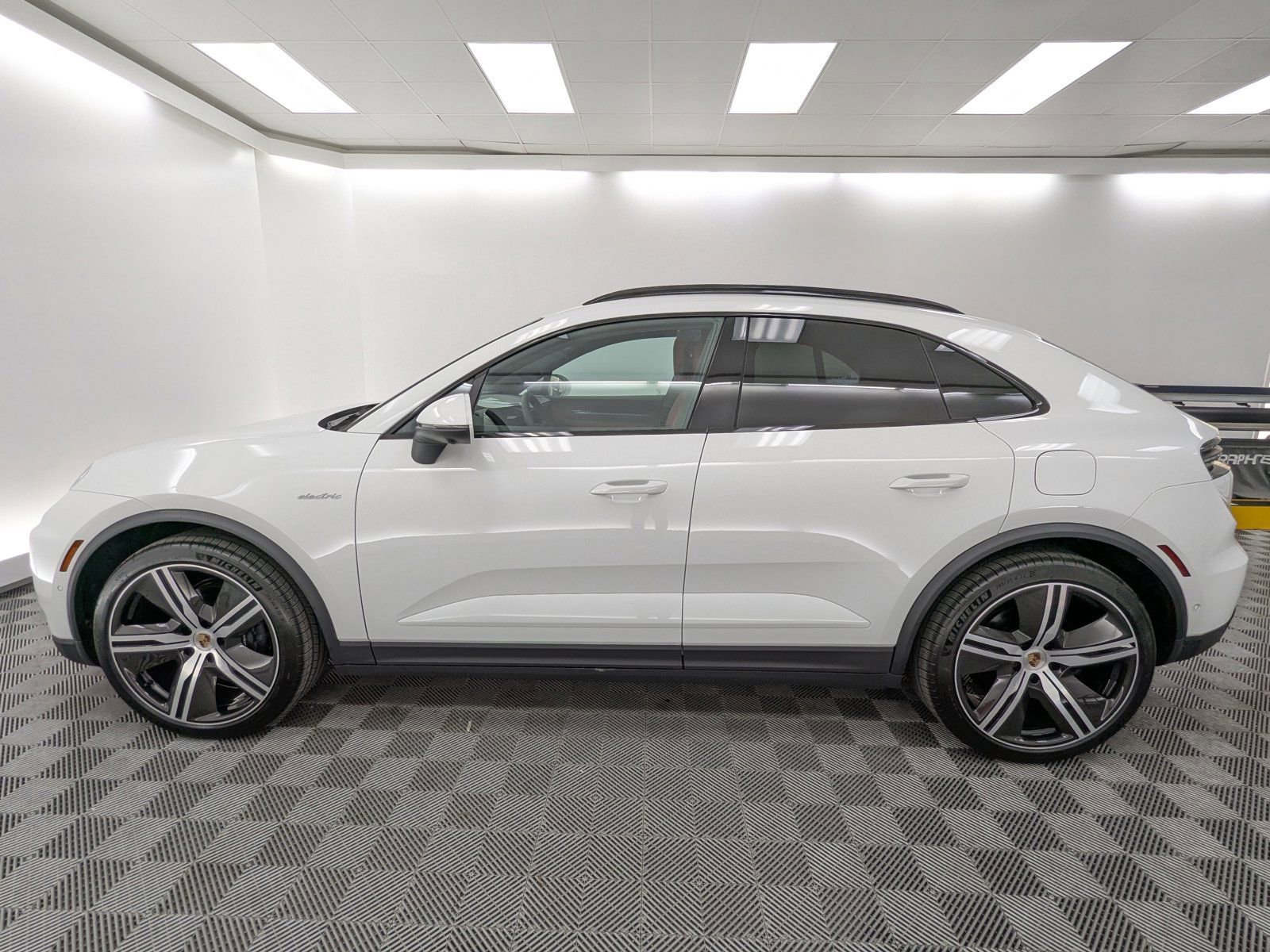 New 2025 Porsche Macan 4 Electric AWD/4WD image 2