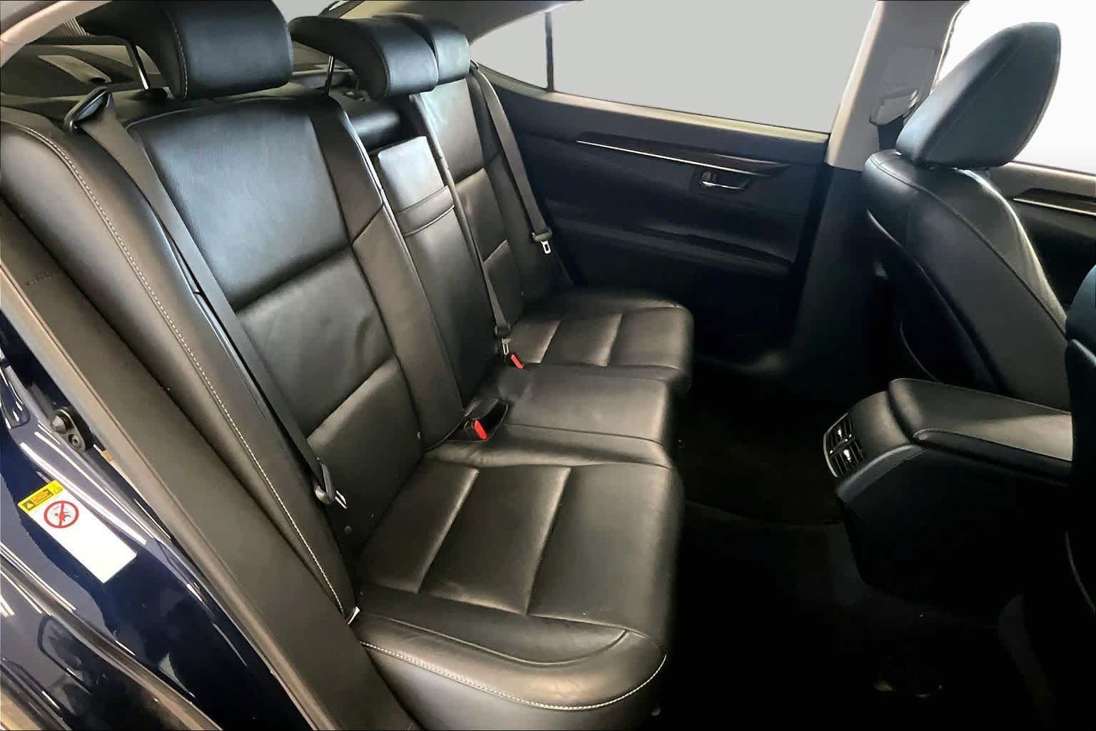 Used 2015 Lexus ES 350 w/ Luxury Package FWD image 18