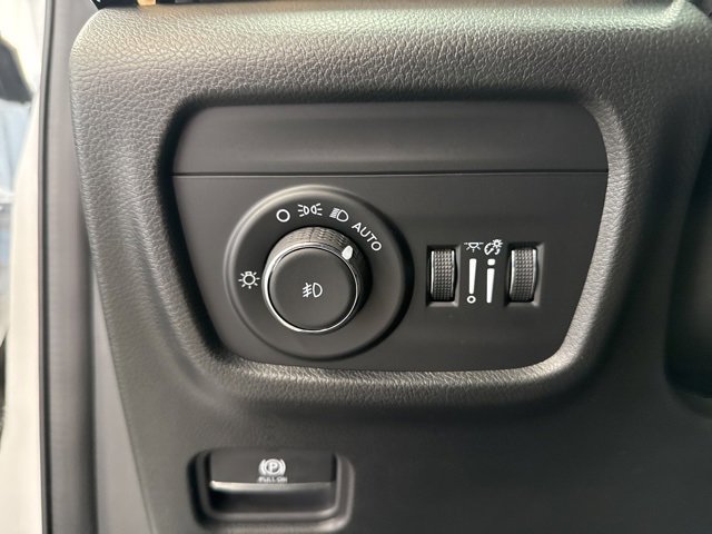 New 2025 Jeep Grand Cherokee Limited w/ Luxury Tech Group II image 12