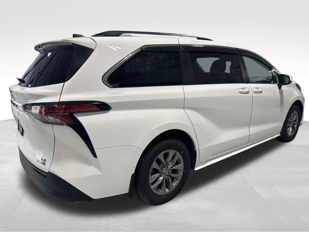 Used 2022 Toyota Sienna LE FWD image 46