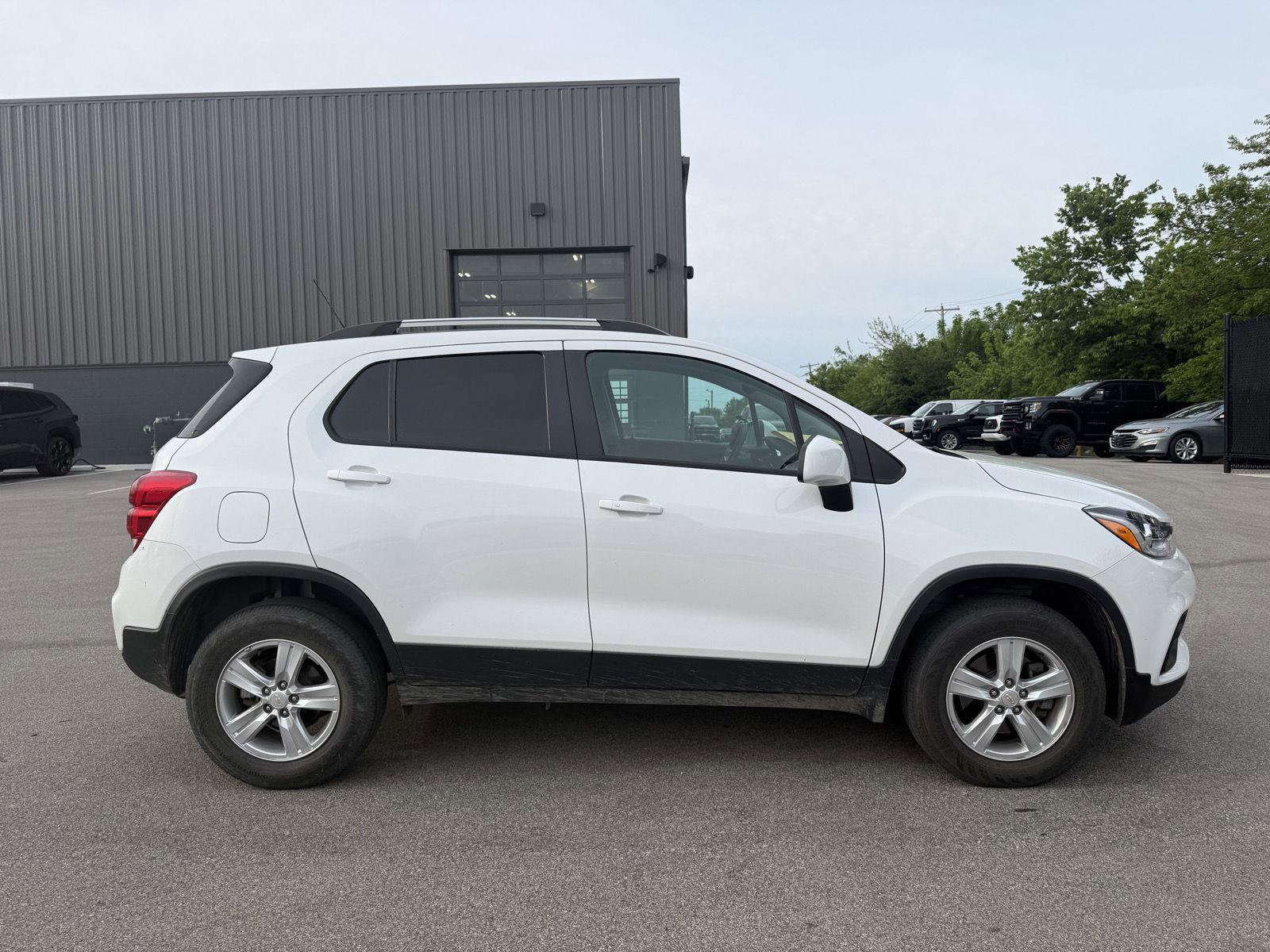 Used 2022 Chevrolet Trax LT w/ Driver Confidence Package AWD/4WD image 2